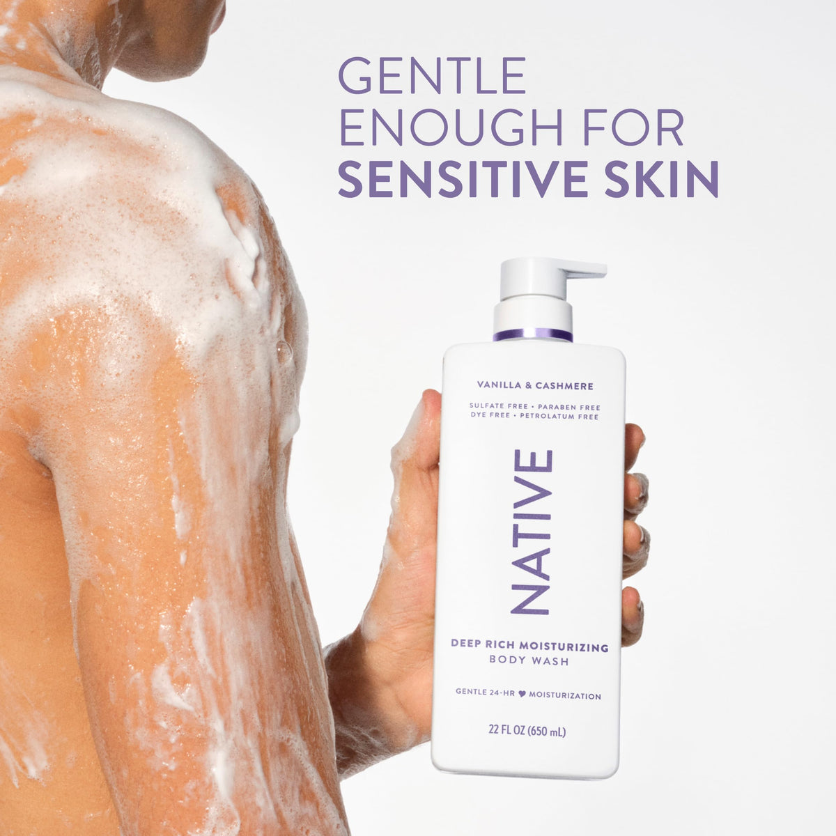 Ingrédients naturels du gel douche Native sur une table en bois