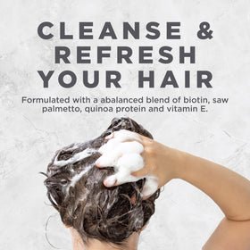 Ingrédients naturels du shampooing Avalon Organics sur une table