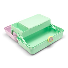 Intérieur de la boîte à maquillage Caboodles avec plateau à 3 compartiments et miroir intégré