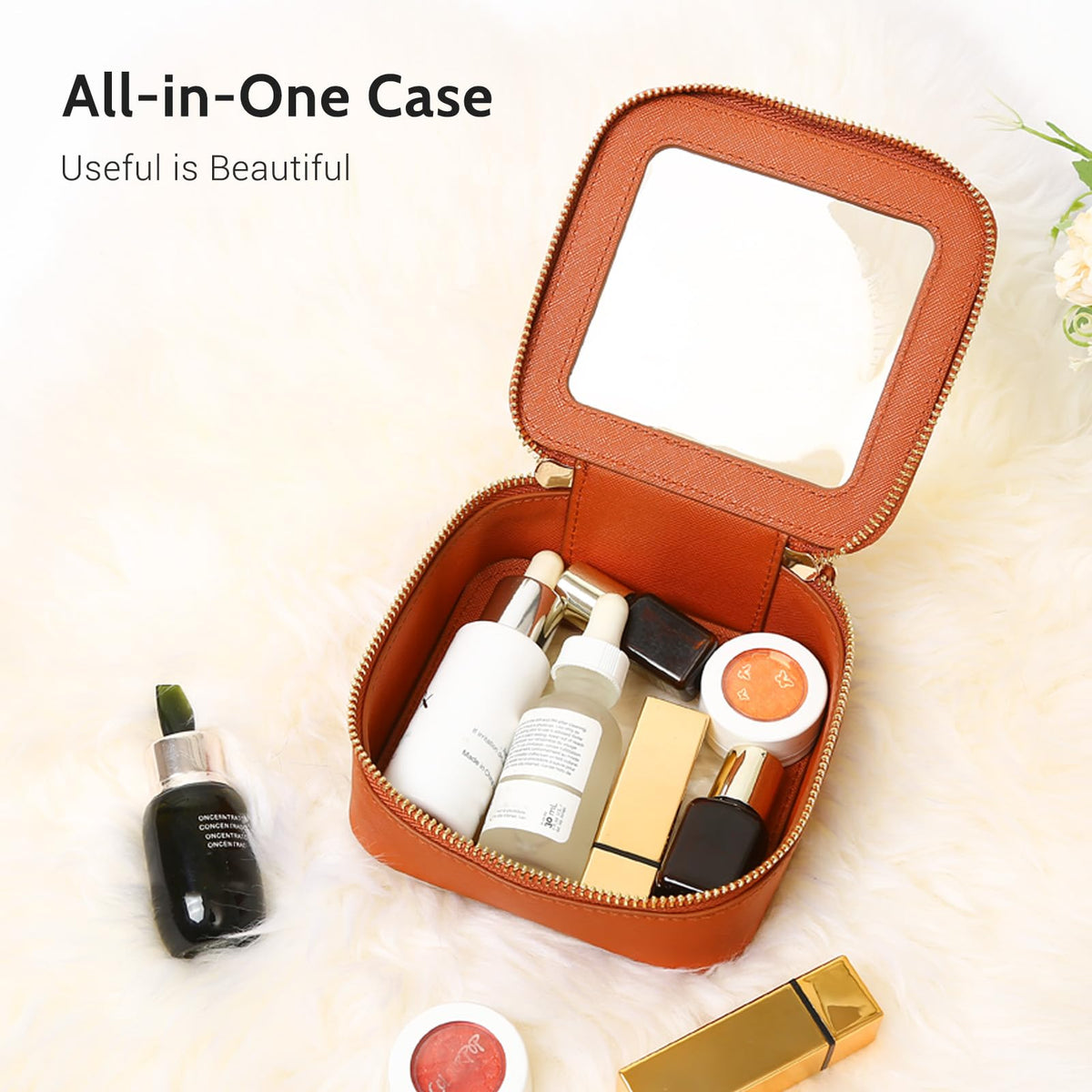 Intérieur de la trousse Aveniee avec produits de maquillage