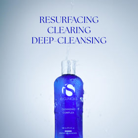 iS CLINICAL Cleansing Complex gel nettoyant 3 en 1, application sur la peau