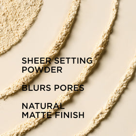 IT Cosmetics Bye Bye Pores Poudre Fixatrice Translucide texture près du produit