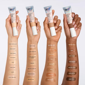 IT Cosmetics CC+ Cream Nude Glow utilisé avec un pinceau