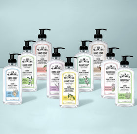 J.R. Watkins Gel Lavant Hydratant à côté d'autres produits de beauté