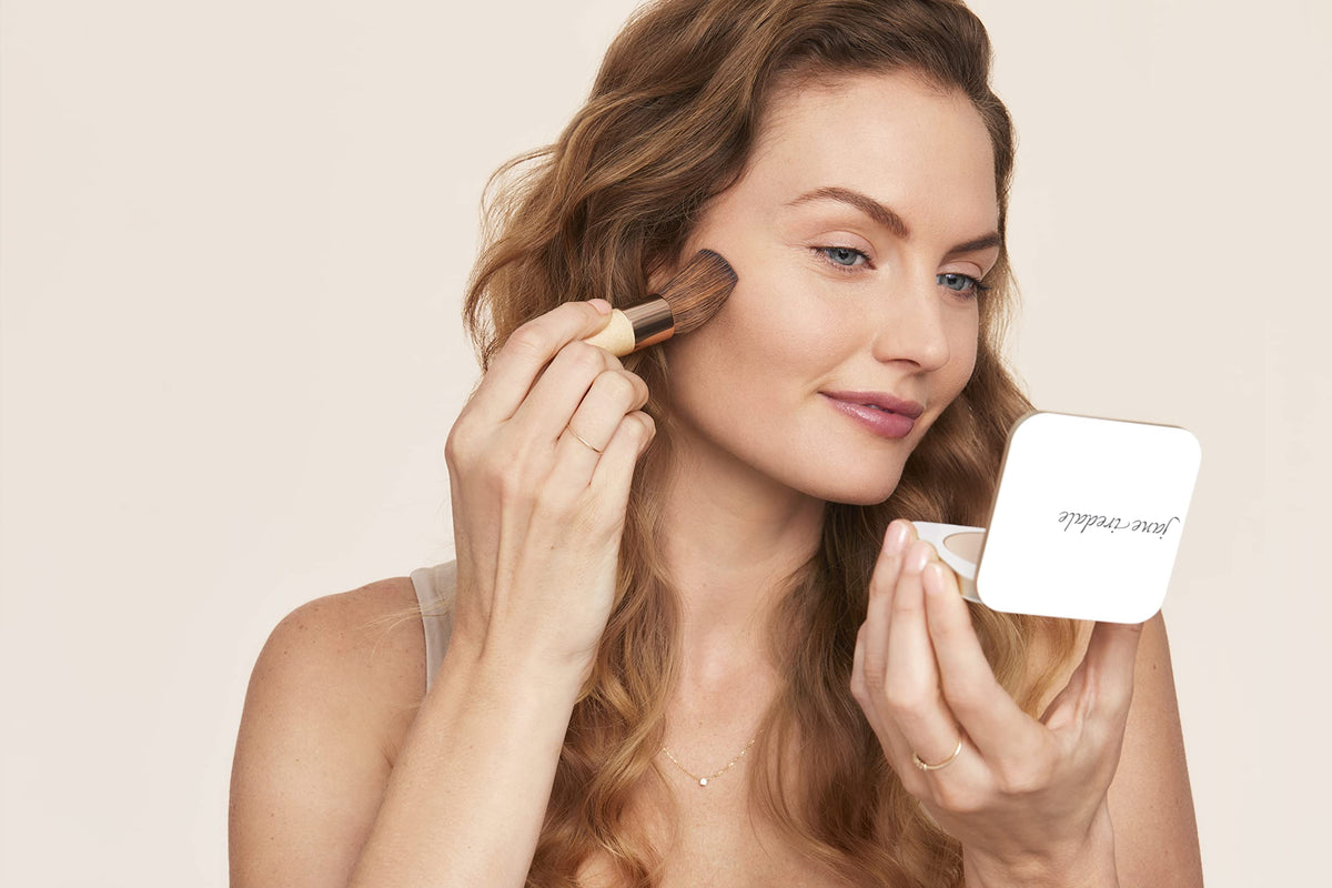 jane iredale PurePressed Base Poudre Minérale Pressée détails de la texture