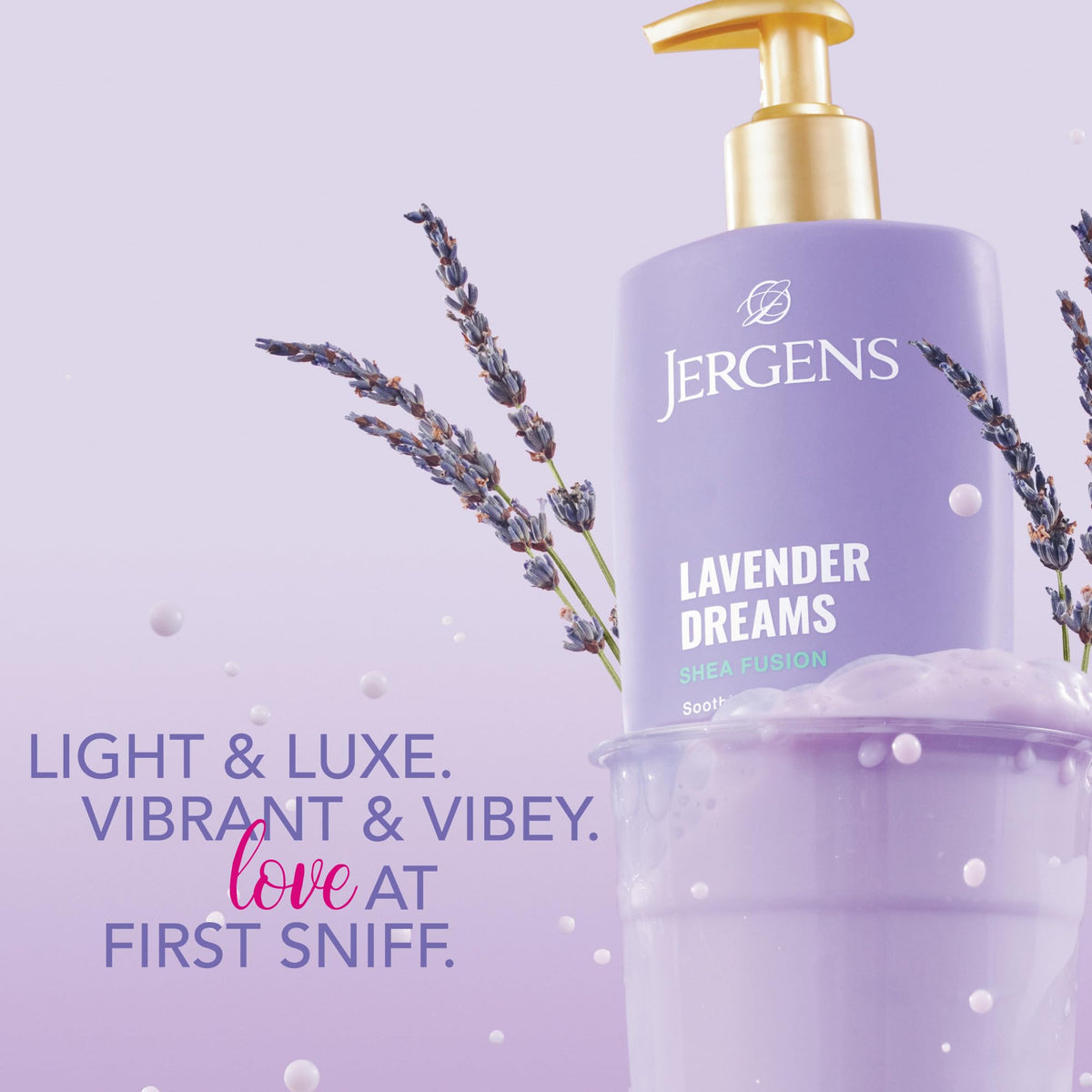 Jergens Crème Corps Lavender Dreams 472g sur fond neutre