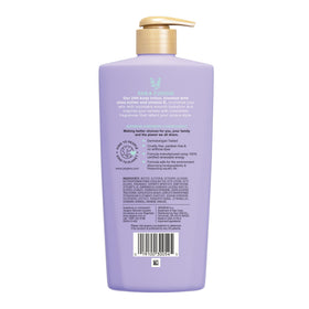 Jergens Crème Corps Lavender Dreams placée dans une salle de bain