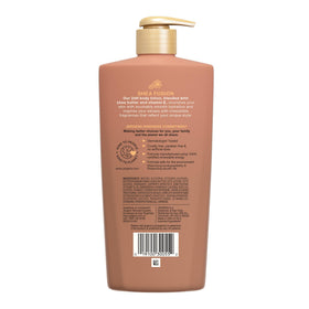 Jergens lotion au beurre de karité posée sur une surface en bois