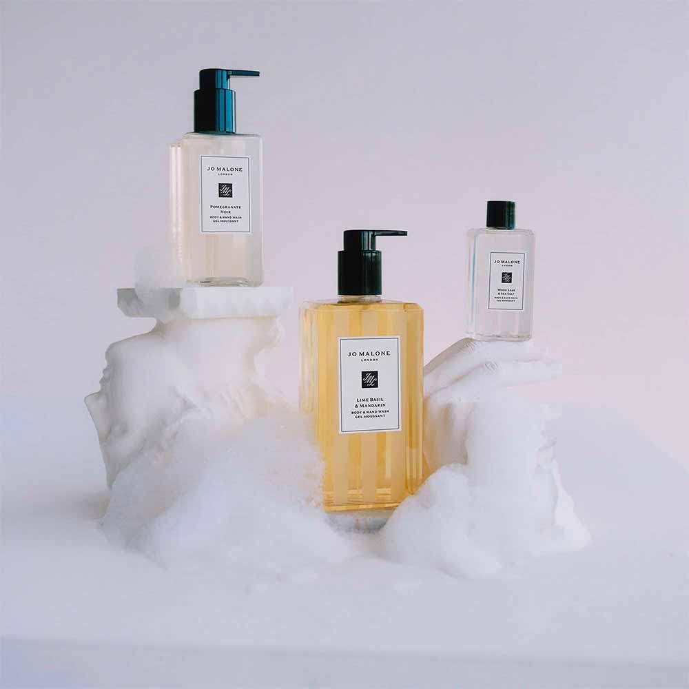 Jo Malone Gel Douche Lime Basil et Mandarin 400g sur un fond neutre