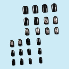 juggssa Faux Ongles Pressés modèle carré noir avec design élégant