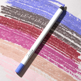 Julep Eyeliner Gel Waterproof sur une table de maquillage