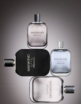 Kenneth Cole Mankind Spray Corporel 230g en situation sur une table