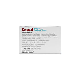 Kerasal Crème avec mains appliquant sur les pieds