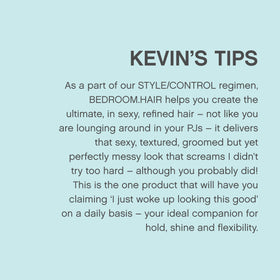 KEVIN.MURPHY BEDROOM.HAIR Spray dans une salle de bain