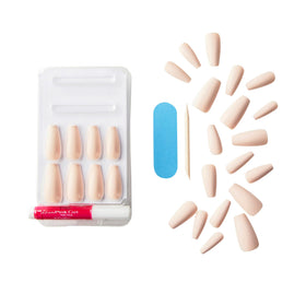 KISS faux ongles beige, mise en situation sur une table
