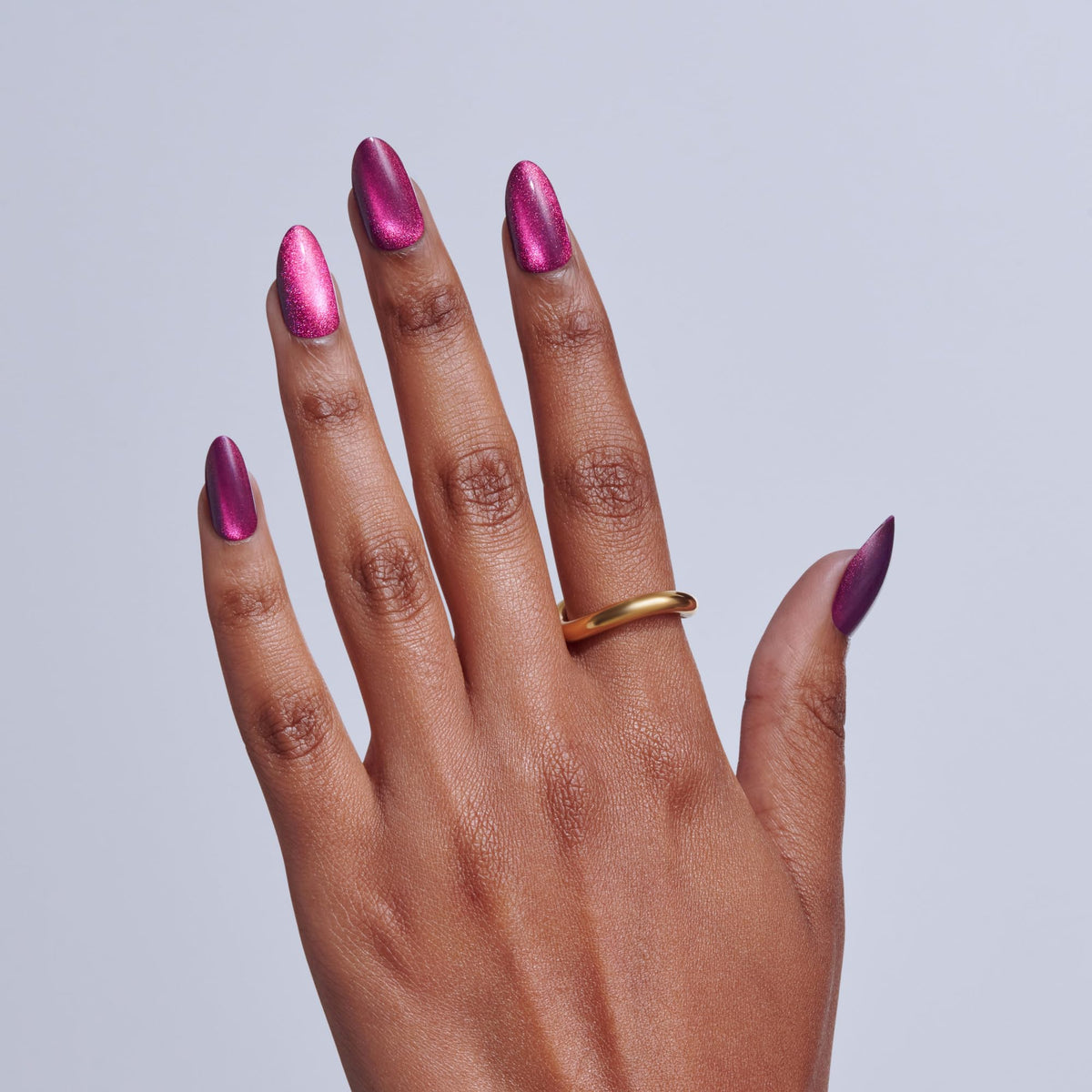 KISS Press On Nails 'Glittering' violet, présentation des faux ongles