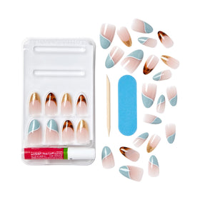 KISS Voguish Fantasy faux ongles en action sur des mains