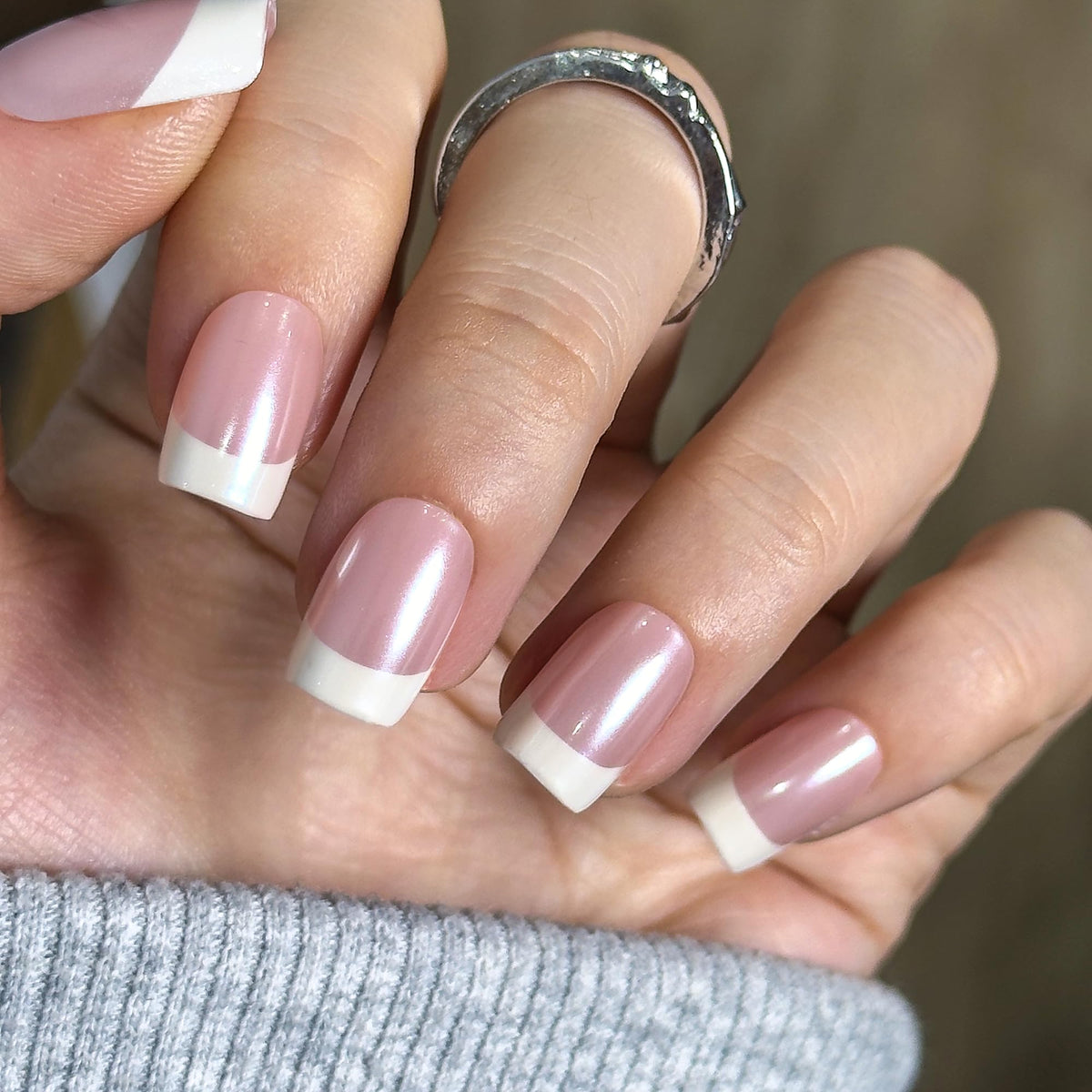 Kit d'accessoires inclus avec faux ongles CurvLife, comprenant colle et lime