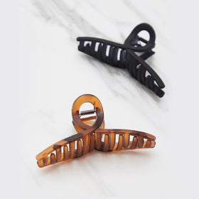 Kitsch Clips à Cheveux sur un fond naturel