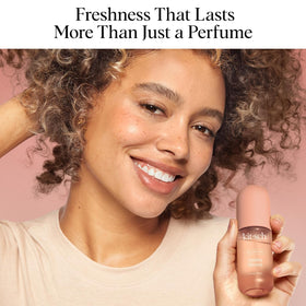 Kitsch Parfum pour Cheveux 50mL en lifestyle sur une table
