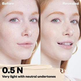 Kosas Revealer Concealer 0.5 N texture liquide sur une main