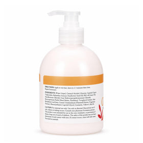 L'après-shampoing Coco Mango Ginger Lily Farms dans un cadre tropical