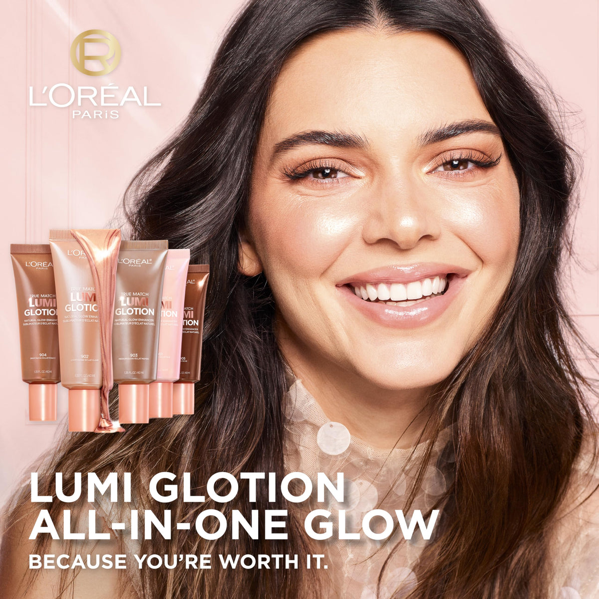 L'Oreal Paris Lumi Glotion XL sur une table avec accessoires de maquillage