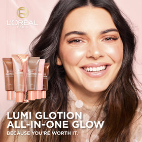 L'Oreal Paris Lumi Glotion XL sur une table avec accessoires de maquillage