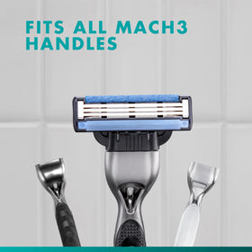Lames de rasoir Gillette Mach3 sur fond blanc