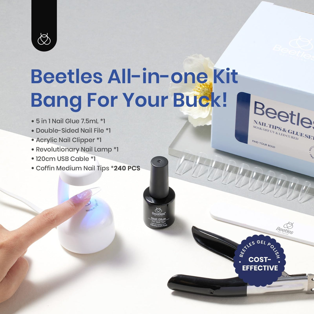 Lampe UV/LED Beetles en fonctionnement avec des ongles posés