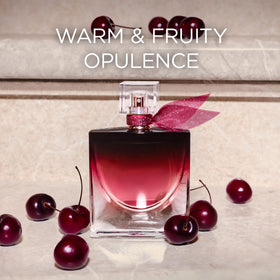 Lancôme La Vie Est Belle Very Cherry Eau de Parfum avec des accessoires de mode