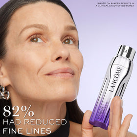 Lancôme Rénergie H.C.F. Sérum avec texture légère sur la main