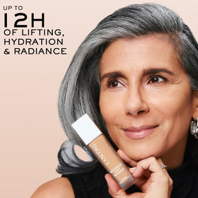 Lancôme Renergie Lift fond de teint hydratant sur fond neutre