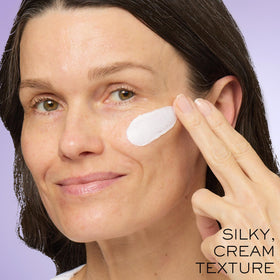 Lancôme Rénergie Lift Multi-Action Crème de Jour SPF 15 sur une coiffeuse
