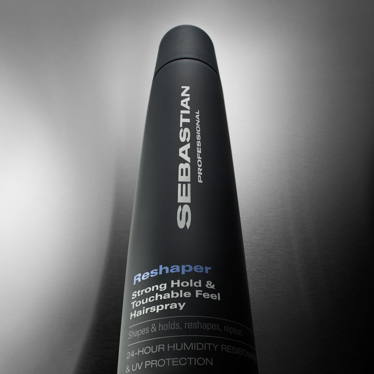 Laque Professional Sebastian Re-Shaper en usage professionnel