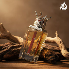 Lattafa Dynasty Eau de Parfum sur une table élégante