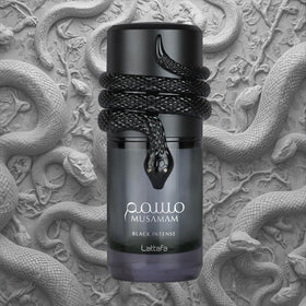 Lattafa Musamam Black Intense Eau de Parfum 100 ml sur une surface élégante