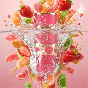 Lattafa Yara Candy Eau de Parfum 100 ml avec des ingrédients en arrière-plan