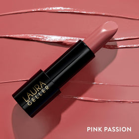 LAURA GELLER NEW YORK Rouge à Lèvres Crème Pink Passion sur lèvres
