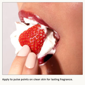 Le Monde Gourmand Eau de Parfum Fraise Fouettée en lifestyle