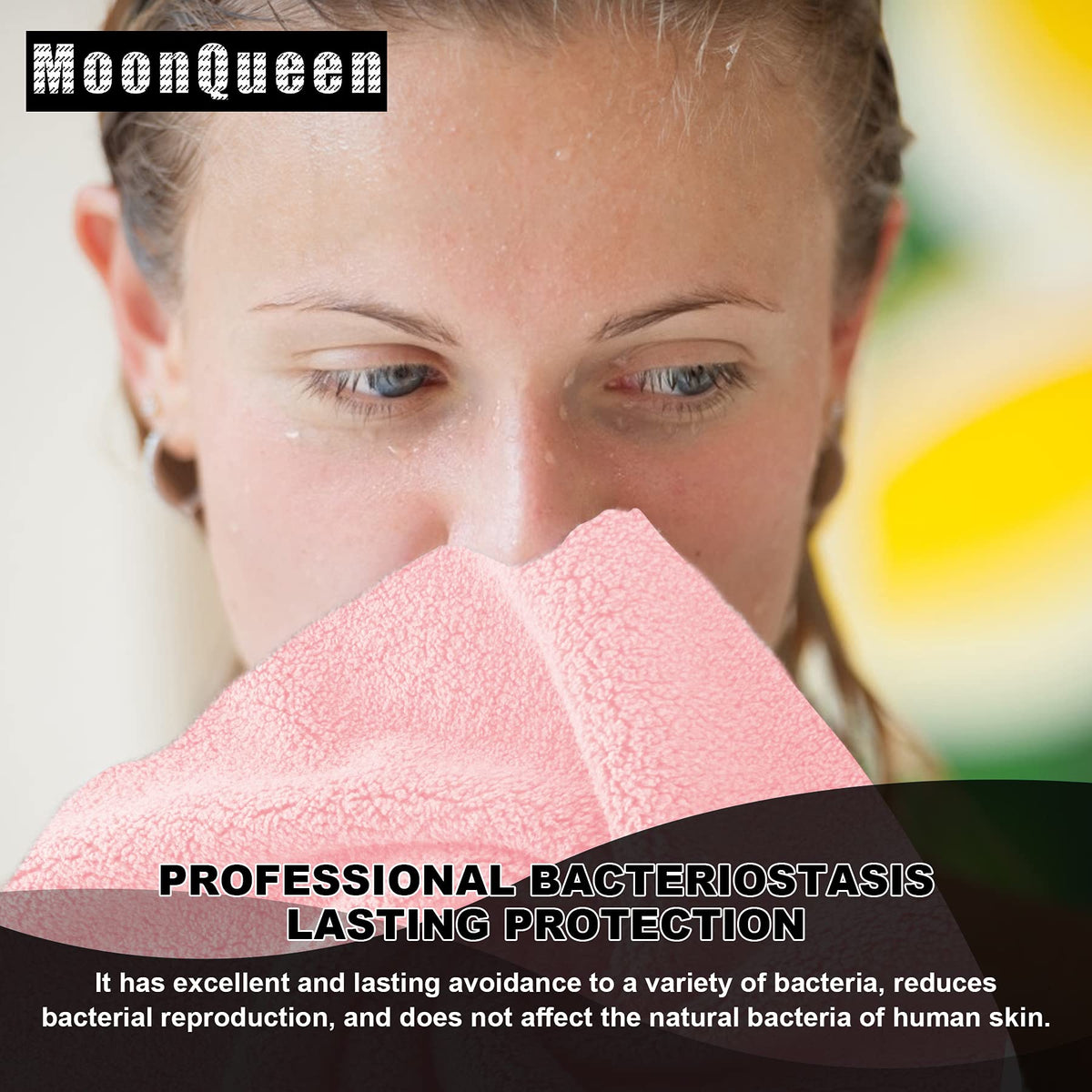 Lingettes MOONQUEEN dans une trousse de maquillage, prêtes à l'emploi
