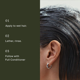 Living Proof Shampoo Volumisant en usage