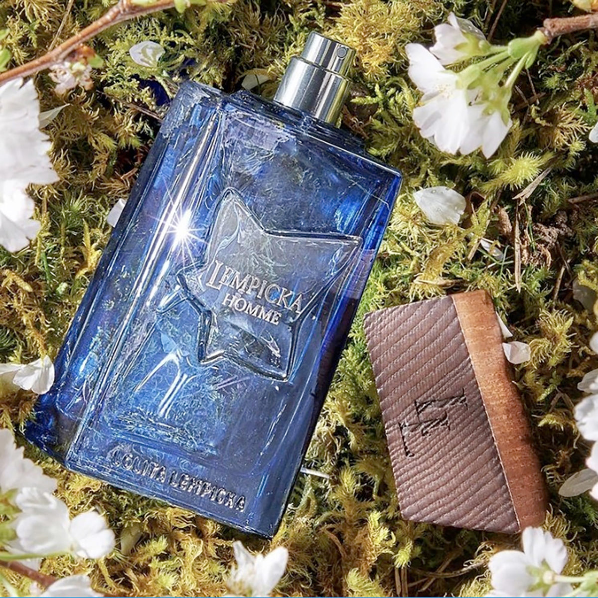 Lolita Lempicka Homme Eau de Toilette 50 ml en situation lifestyle avec un homme