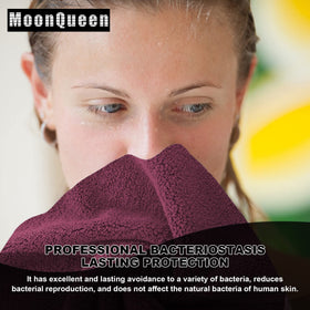 Lot de 12 serviettes en microfibre MOONQUEEN étalé sur une surface
