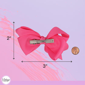 Lot de 2 barrettes en grosgrain rose sur un fond blanc
