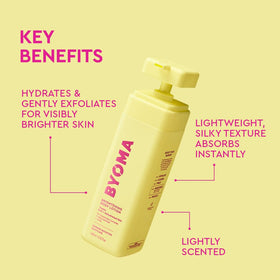 Lotion BYOMA sur une table avec des accessoires de soin