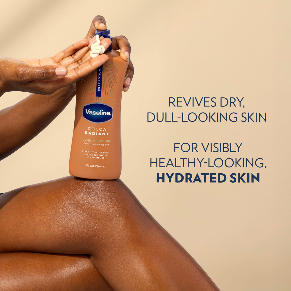 Lotion Corps Vaseline sur une main avec application