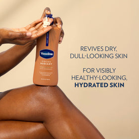 Lotion Corps Vaseline sur une main avec application