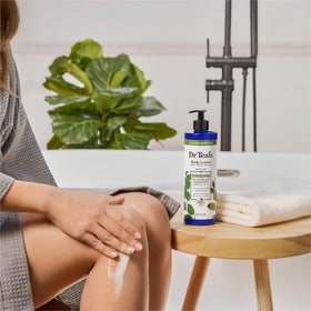 Lotion Dr Teal's sur un fond naturel