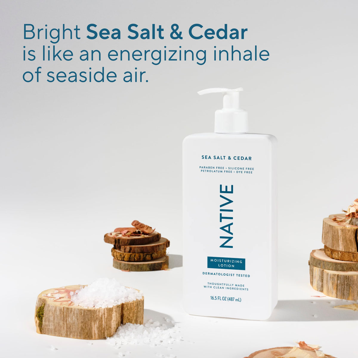 Lotion Native Corps Sea Salt & Cedar sur une surface en bois
